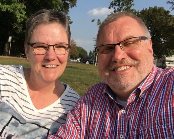 Petra und Hans-Jürgen Amtage leben in Minden und sind dort als Krankenschwester und MFA beziehungsweise als Kommunikationsberater tätig. Foto: privat